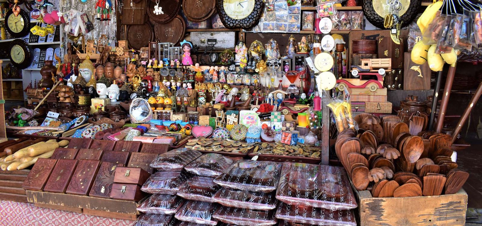 Lakkar Bazaar